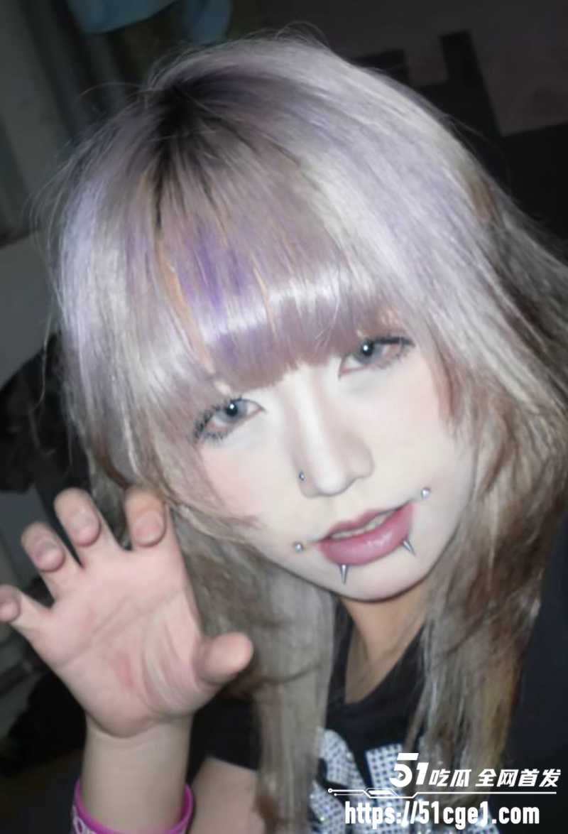 刚成年女孩机械碟被轮奸 5 拷贝