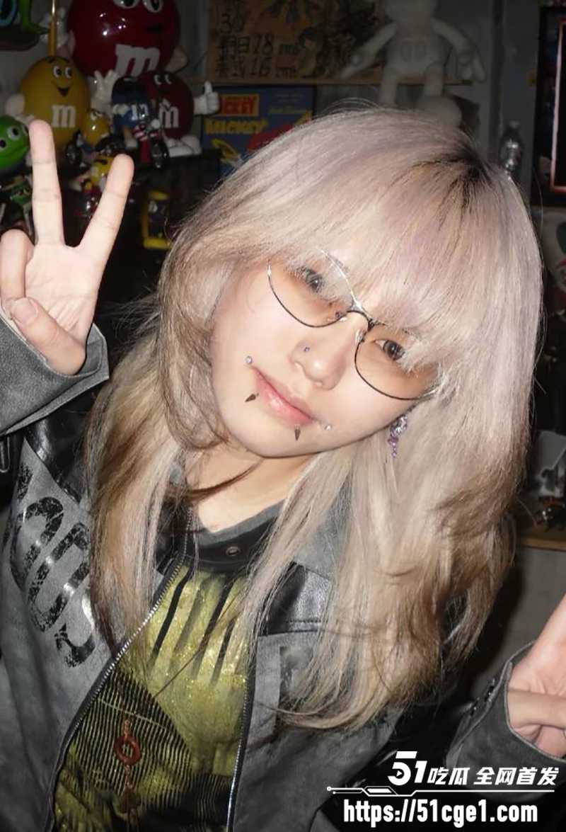 刚成年女孩机械碟被轮奸 6 拷贝