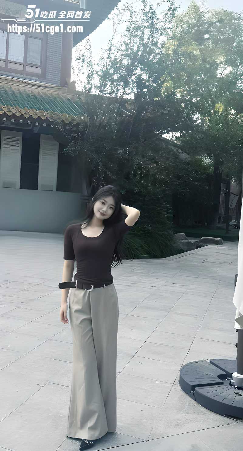 激情户外车震 饥渴辣妹车内撅臀迎合后入 被猛操到淫水狂流刺激拉满！