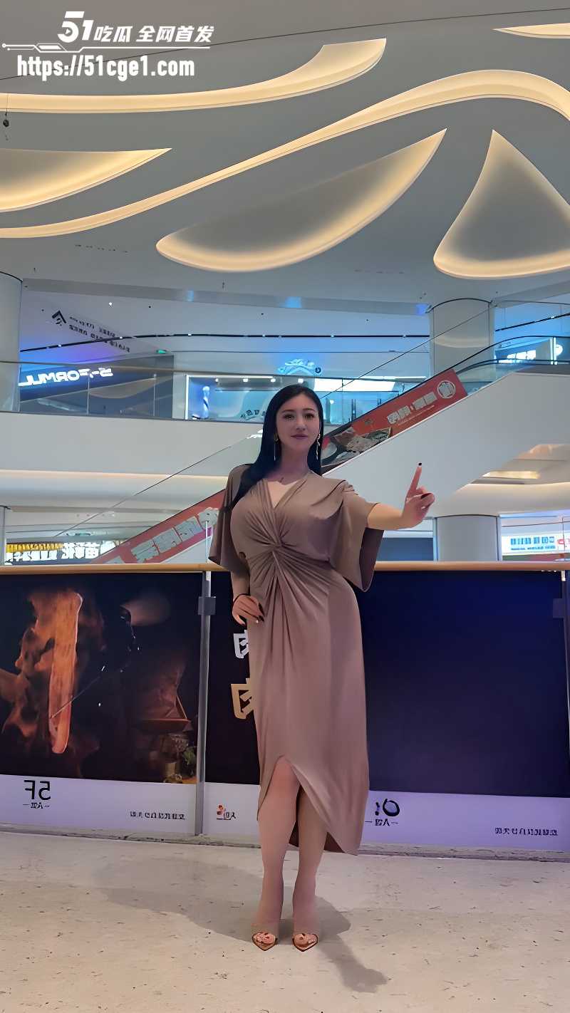 抖音少妇网红 在在吗 为赚奶粉钱下海 身穿制服上演御姐诱惑 性感舞姿诱惑不断！