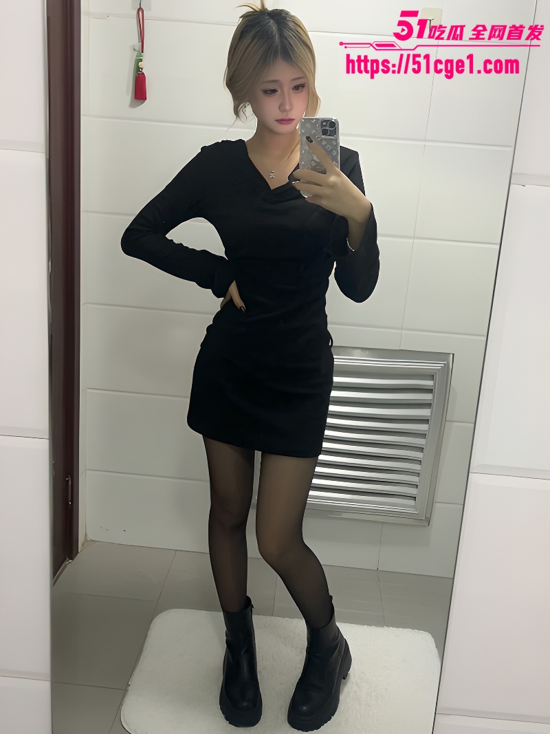 抖音精神小妹 最新视频 台球陪玩特殊服务到床上深喉 后入猛操浪叫不断！
