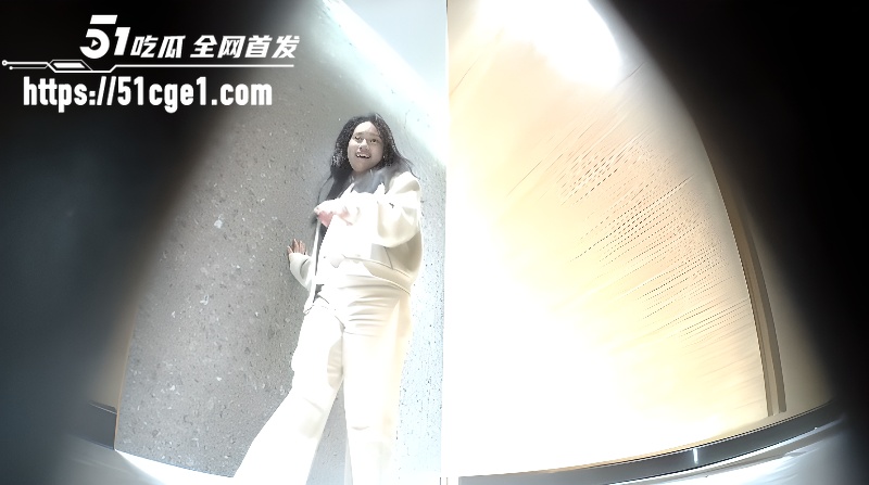 夜总会女厕高清全景偷拍 女神级尤物脱裤放尿 肉丝肥穴应接不暇