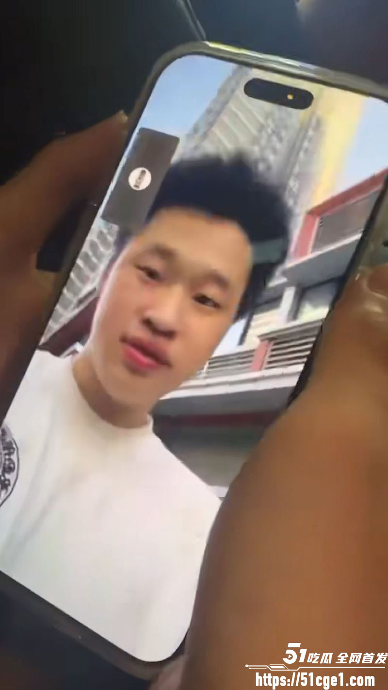 深圳大哥逸也是逸被精神小伙围殴 4