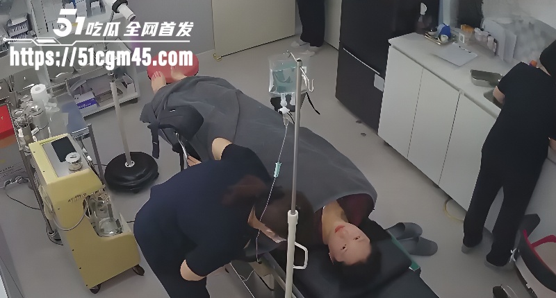 韩国妇产科检查监控流出 丰满少妇美腿大开检查蜜穴 场面火辣尽显偷窥淫欲