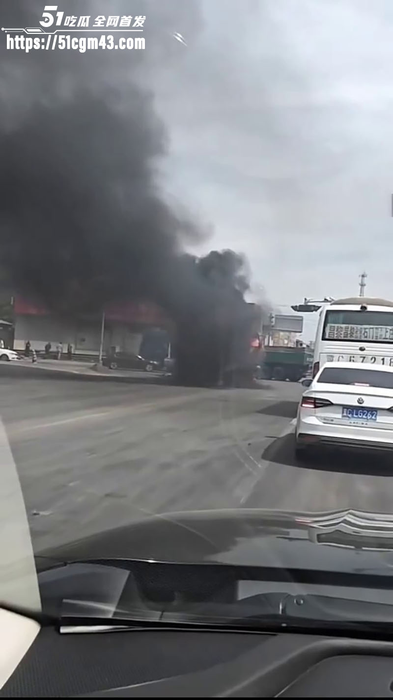 秦皇岛昌黎九龙山十字路口渣土车碾压母女2亡3