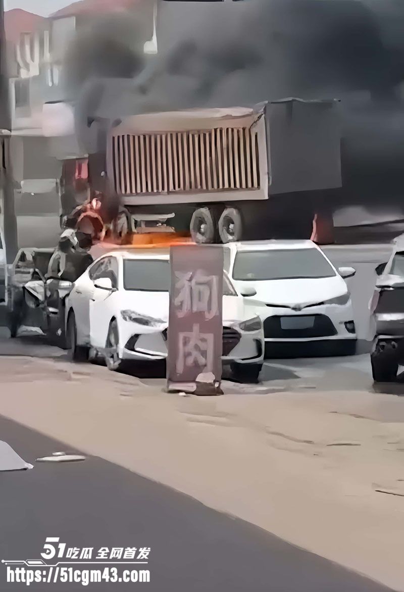 秦皇岛昌黎九龙山十字路口渣土车碾压母女2亡6