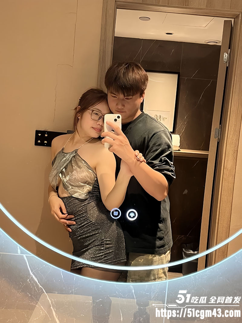 湖南超淫小情侣私拍泄密 反差母狗 黑丝网袜性感撩人 无套猛操叫声贼大