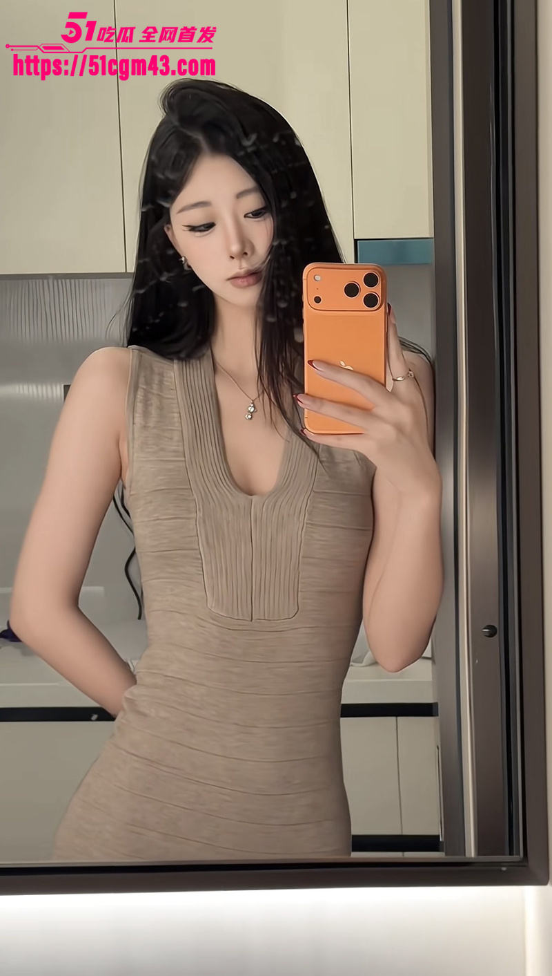 御姐风学生妹 为买手机沦为金主玩物 蹂躏玩弄摁脖抽插 不雅视频全网曝光