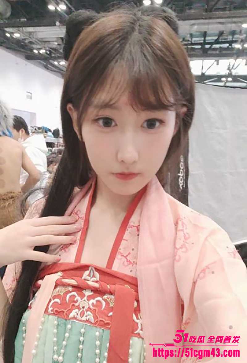 广东大学生 佟红杏 偷做金主情妇 露脸埃操拍淫片 戴狗链骑乘骚爆