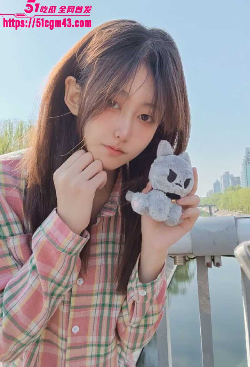 广东极品大学生佟红杏不雅视频流出 3 拷贝