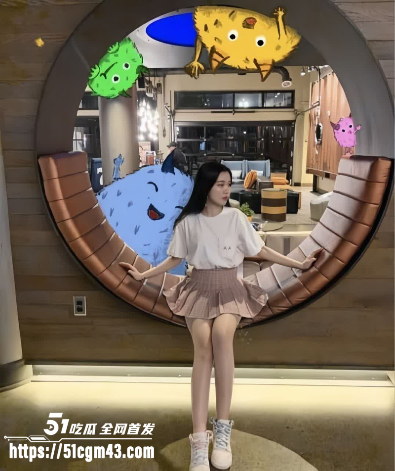 反差大二学妹性爱自拍流出 跪床口交沦为玩物 主动撅臀对镜后入 骚到骨子里！