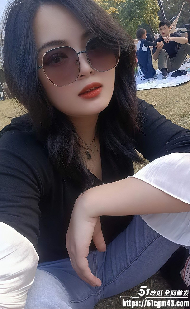 广州人妻 范丽娟 身着性感黑丝激情性爱 巨乳肥臀被无套打桩 场面无比香艳！