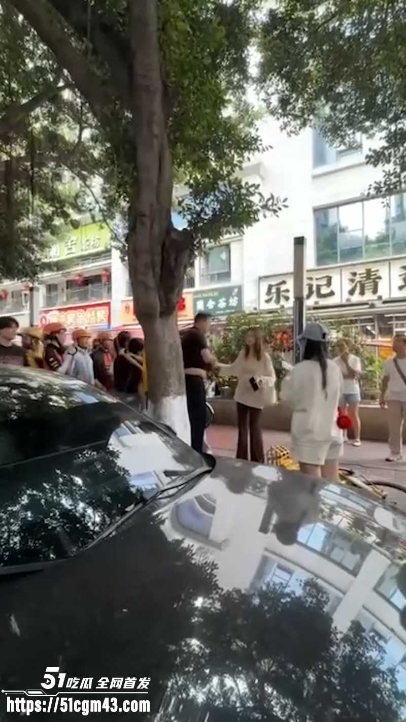 原配当场抓奸丈夫出轨 小三公开承认身份  6