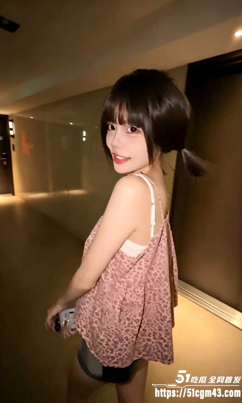 越南网红KittyKitty楼道擦边视频03