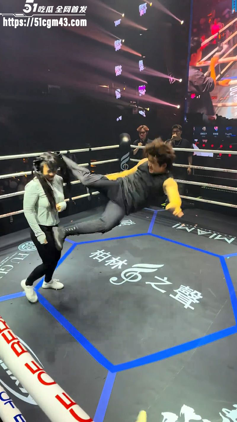 外卖小哥1V3暴打女团 7