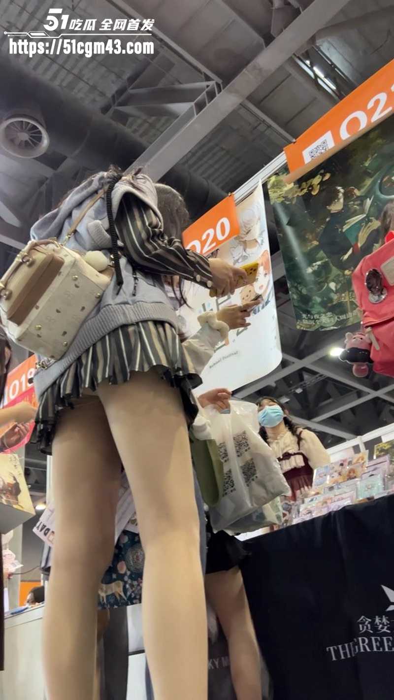 偷拍大神漫展真实抄底 4