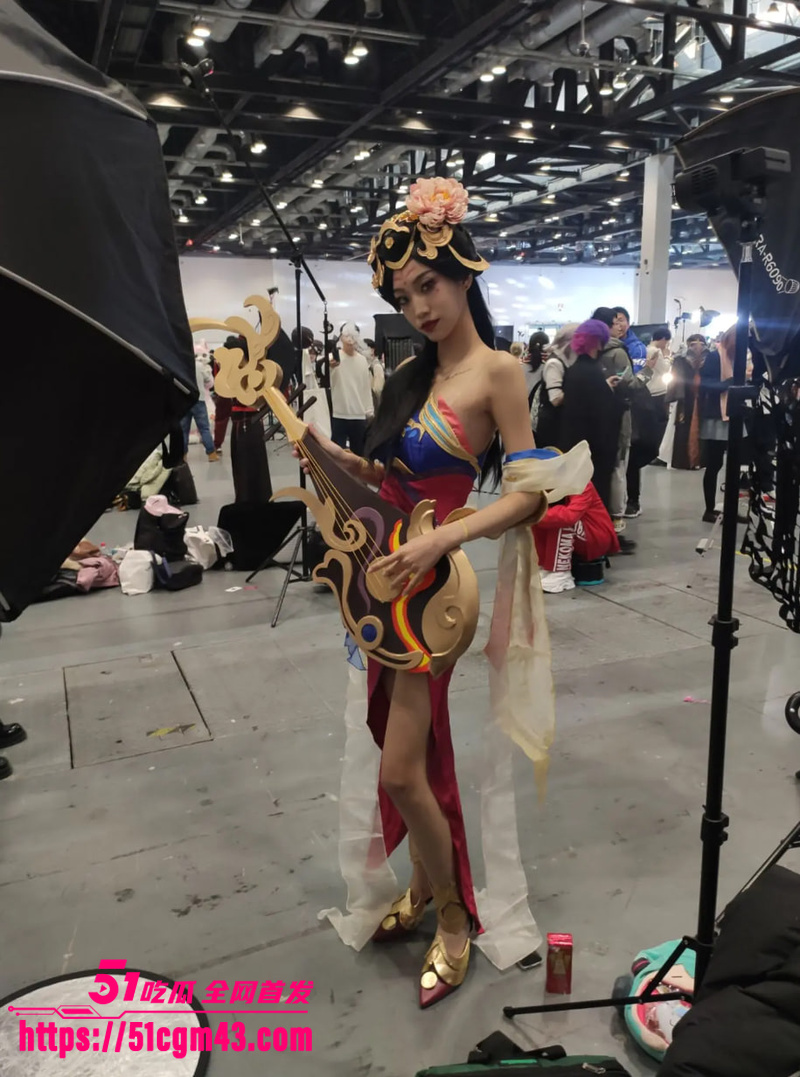 偷拍大神漫展真实抄底 多位制服辣妹裙底一览无余 黑丝吊带尺度拉满