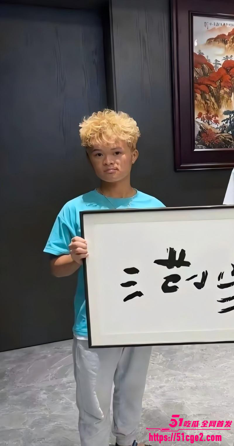 抖音网红范小勤直播卖书法04