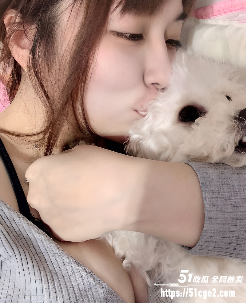 网友独家曝光 约炮大神酒店约操巨乳幼师 性爱全过程被偷拍分享！