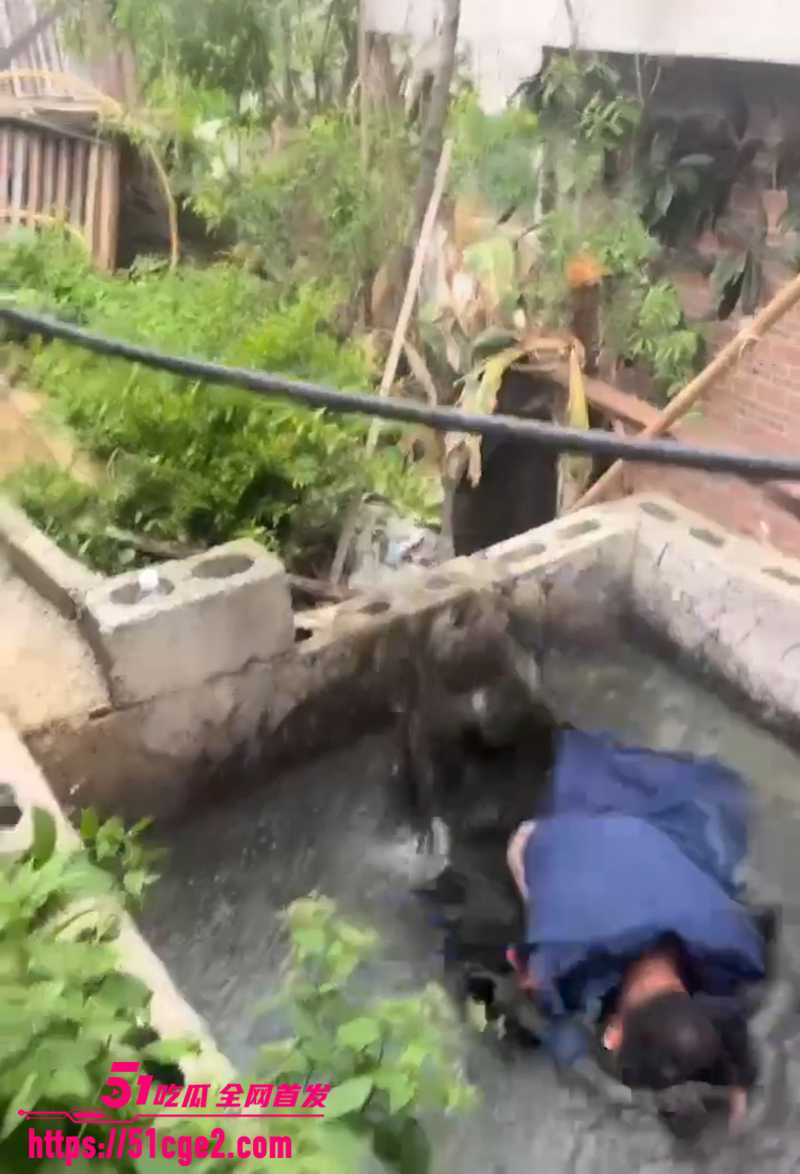 火云邪神5万赞跳粪坑视频流出 5 拷贝