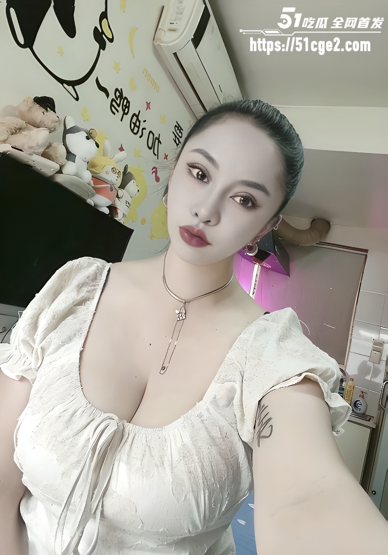 极品少妇 王婷婷 与单男线下约炮 巨乳雪白笔挺 多毛骚穴被打桩爆操太骚了！