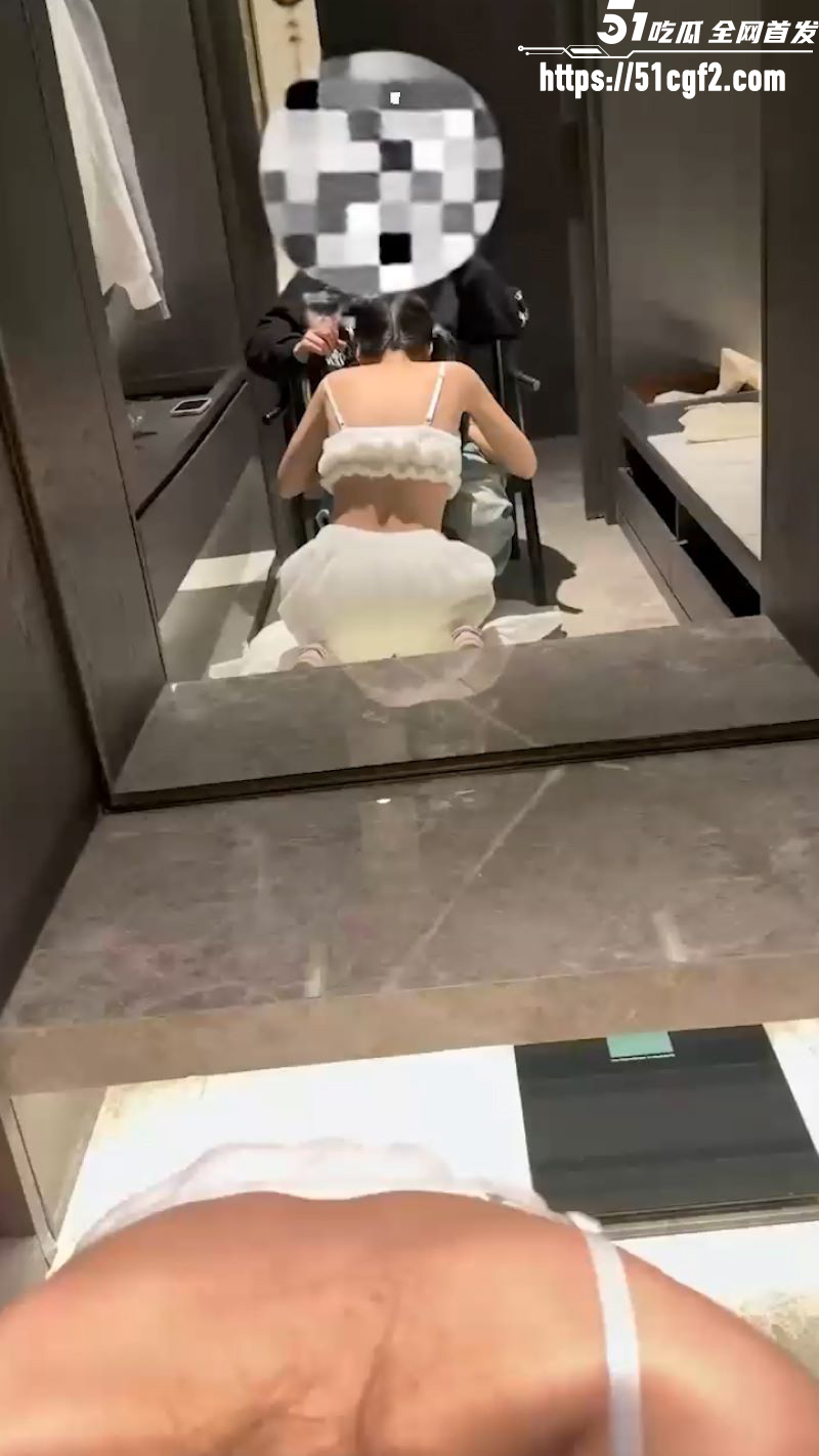 专约白虎萝莉小远ovo第十一期 3