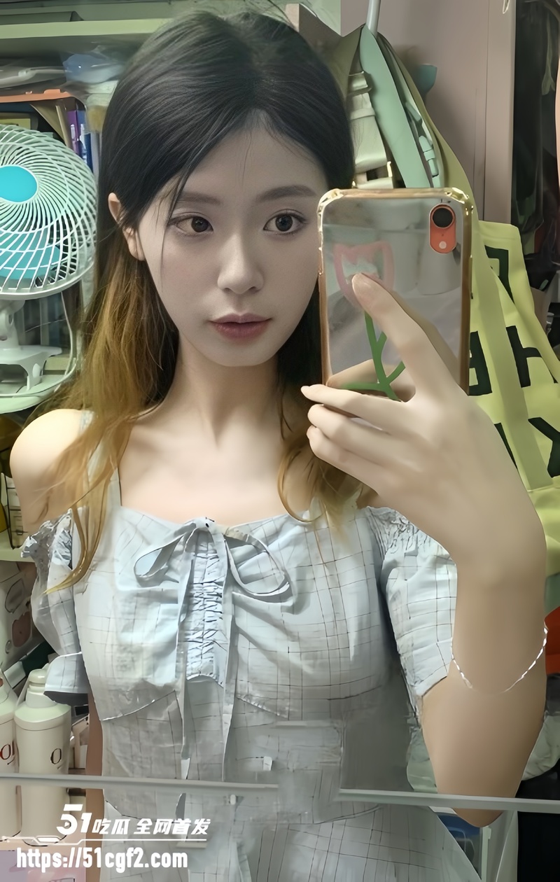 大学生情侣私拍 女友身材高挑气质一绝 圆润翘臀被站立打桩爆操 动听的淫叫勾人心魂！