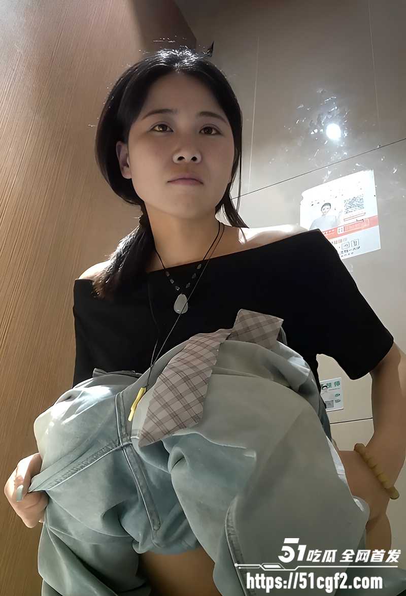 厕所偷拍自慰精选 美女花活全开 揉逼闻骚味塞跳蛋虐菊 真令人眼界大开！