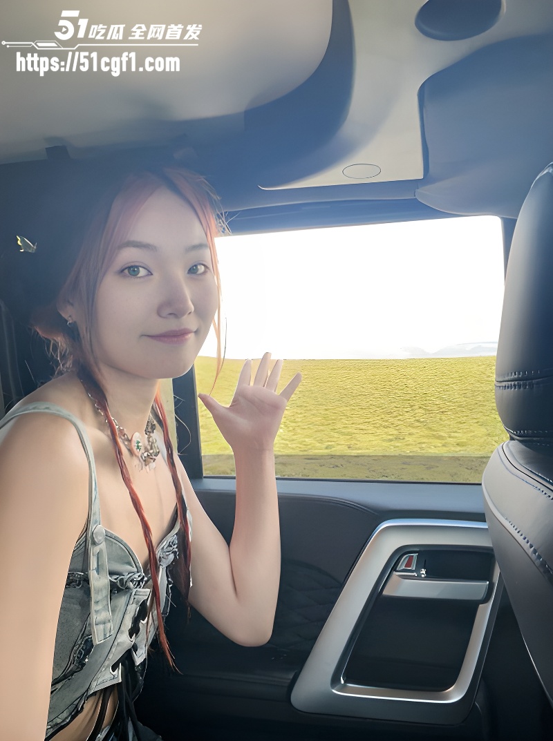 高颜值女大 私拍视频 唇足并用服侍金主 稚嫩蜜穴被大屌爆操 浪叫不止！