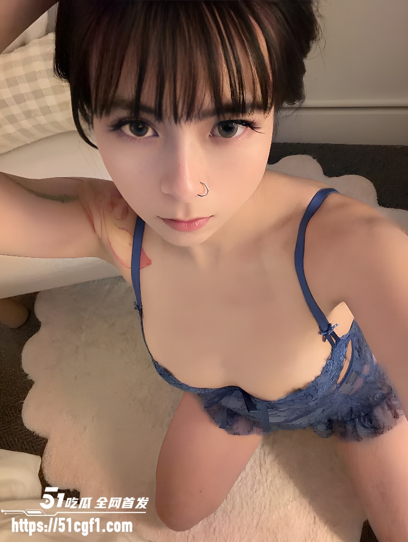 纹身咖啡师 ABBEY 早期自慰性爱视频 5