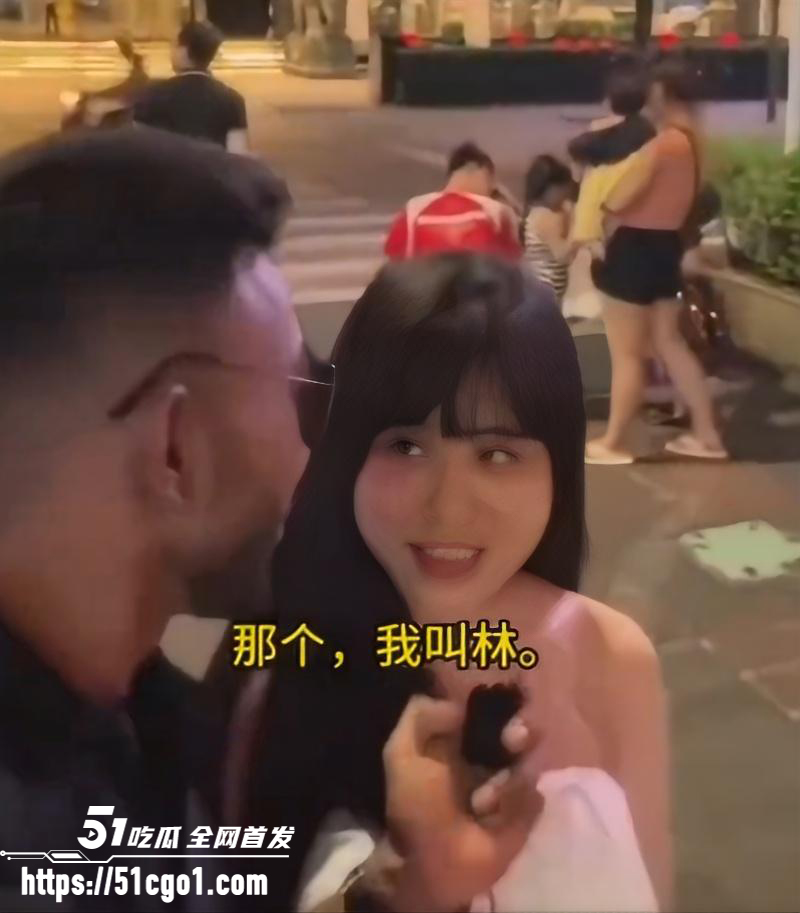 印度网红越南街头搭讪 本来聊得挺开心 一听是阿三美女们直接闪人 现场反差拉满