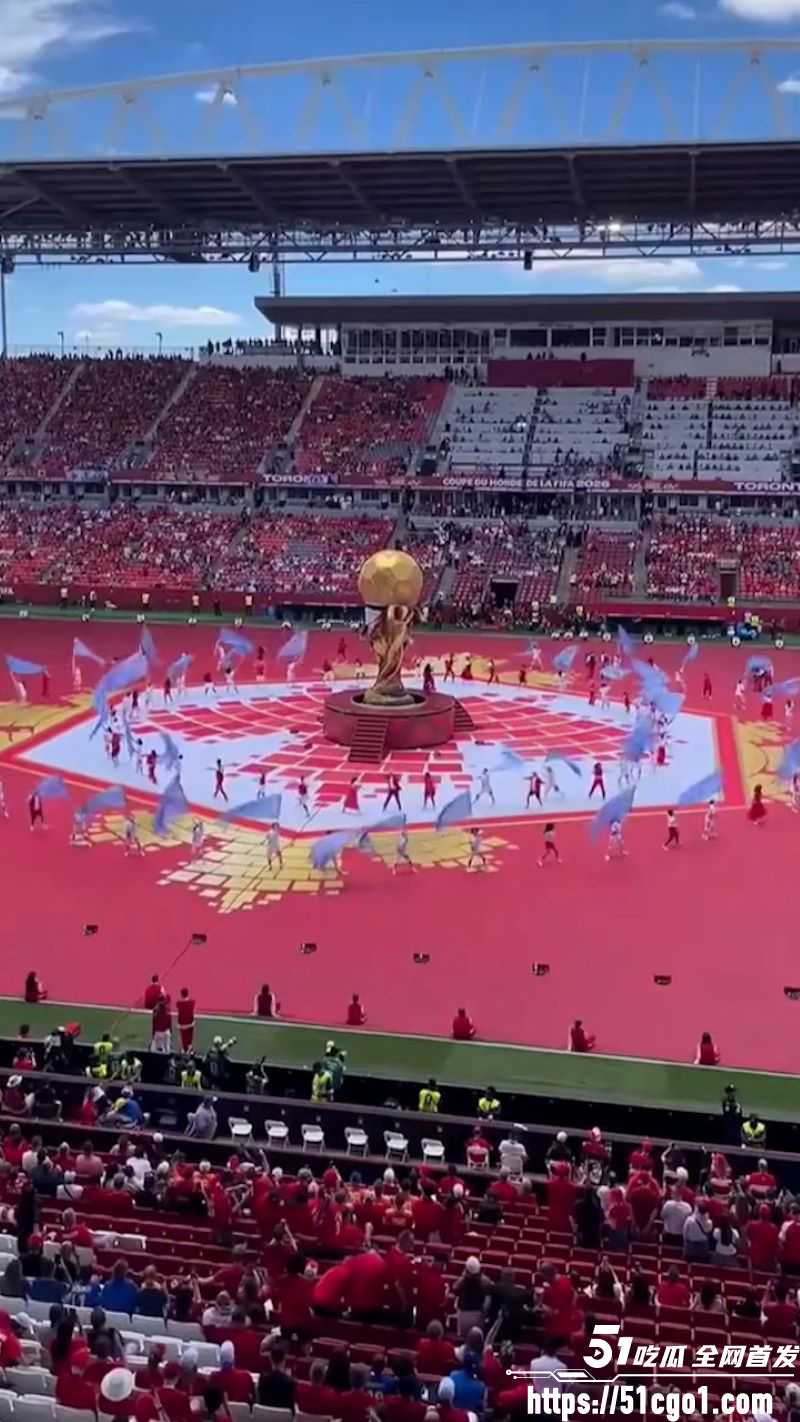 2026世界杯加拿大开幕式大型翻车 象征荣耀与巅峰的大力神杯造型当众瘪掉！