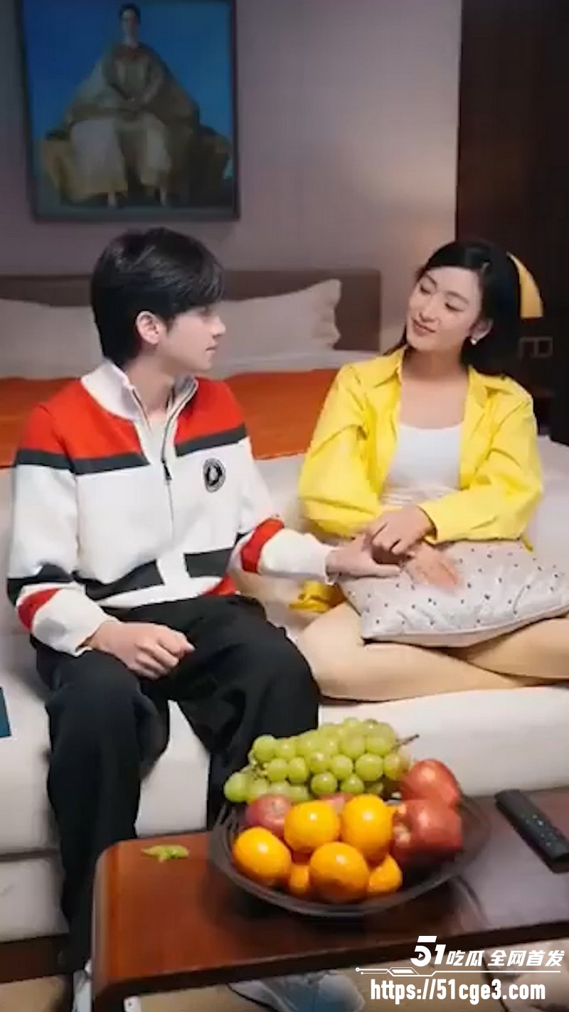 擦边热剧《他超会哄》 7