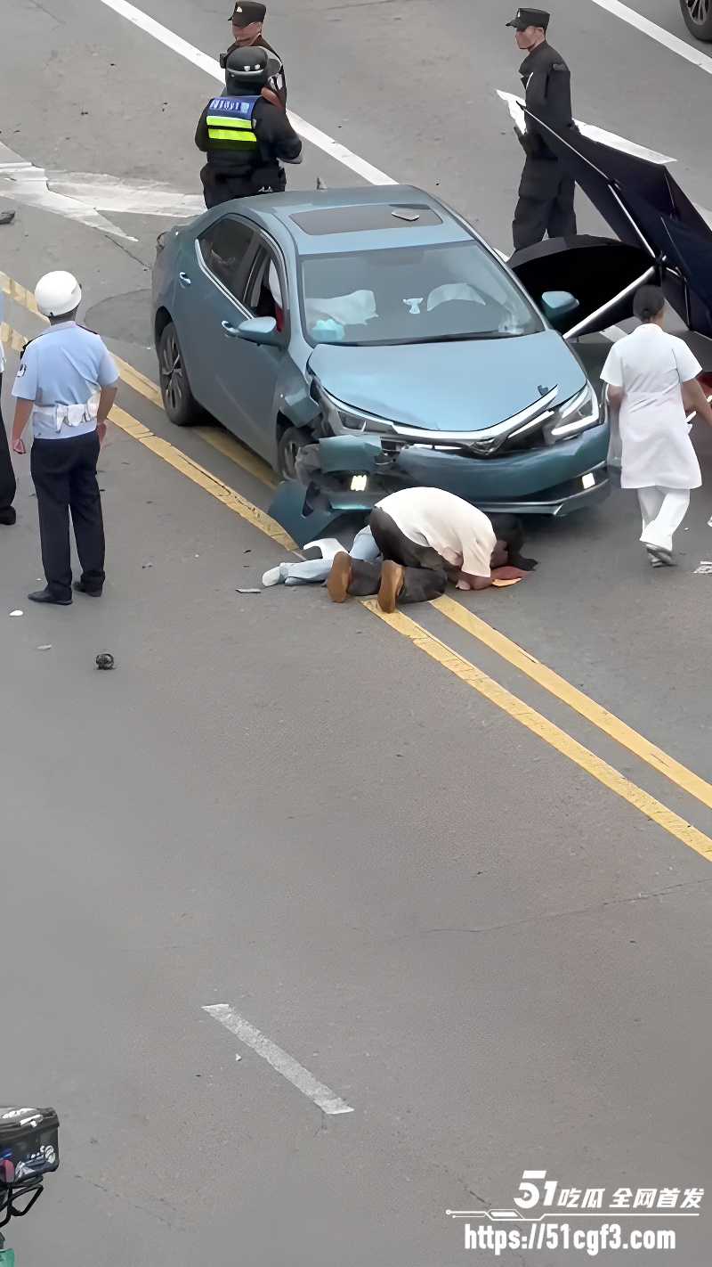 男子为情所困 闹市马路刀杀原配和情夫 7