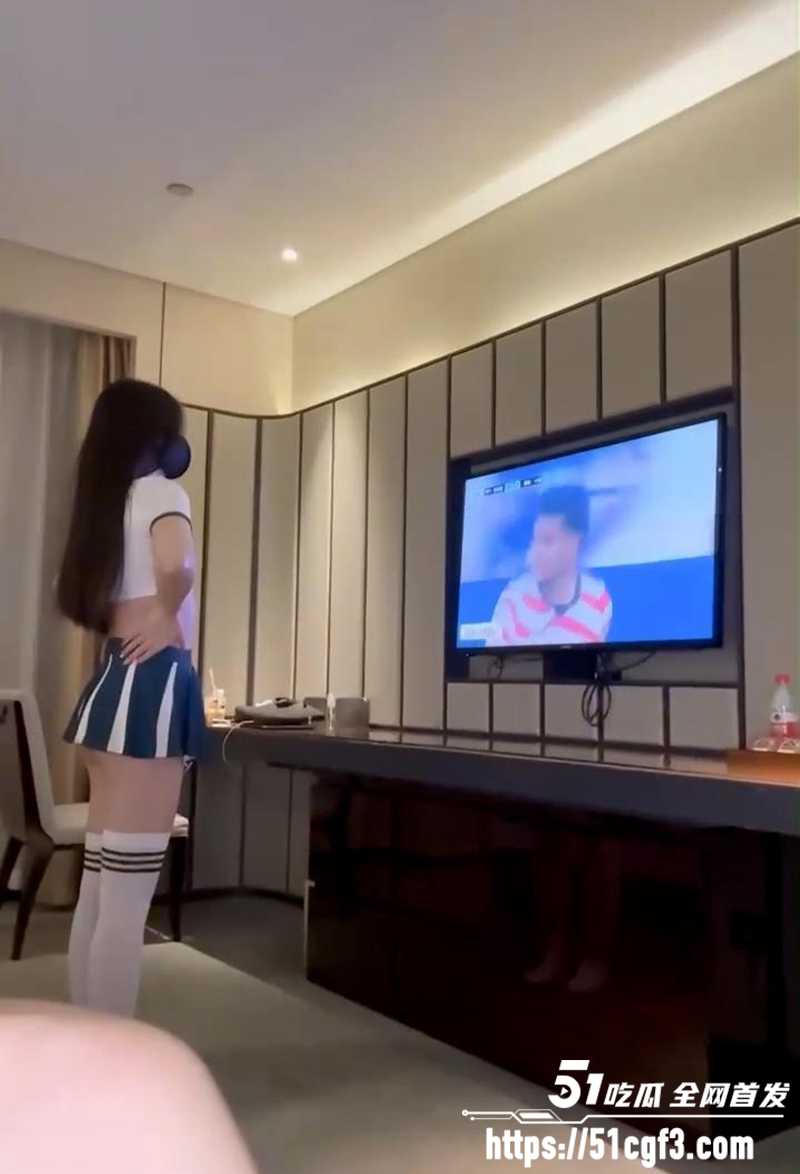 性瘾夫妻 小陈和小王 世界杯新作 真空白丝足球宝贝 边看球边放纵啪啪 骚劲无人能敌