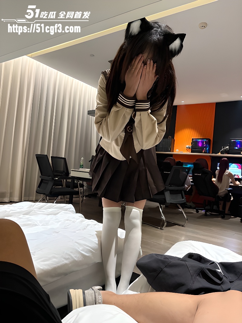 98堂古河君 群P精神小妹全集 超嫩美女团叠罗汉式乱交 场面淫荡又激情！