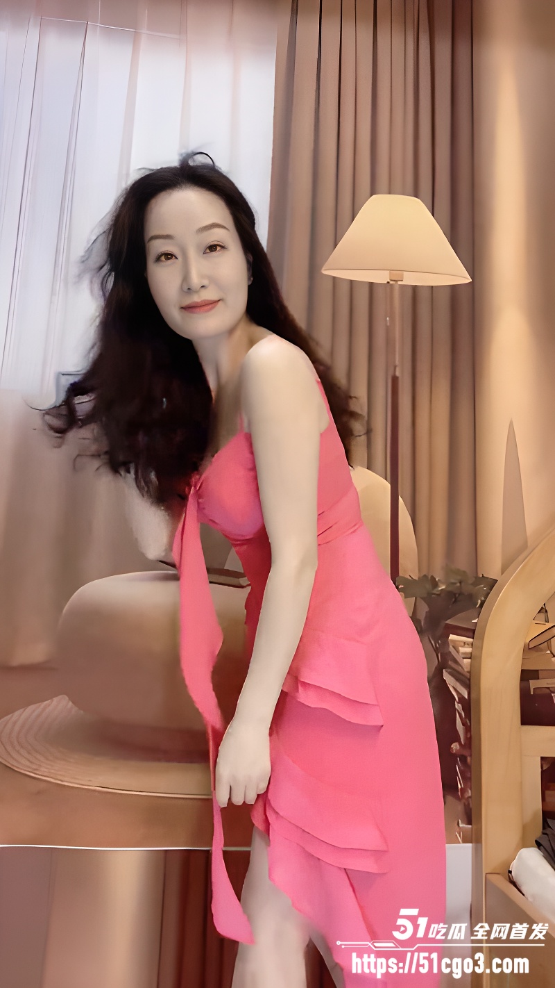 抖音少妇晴空万里 2