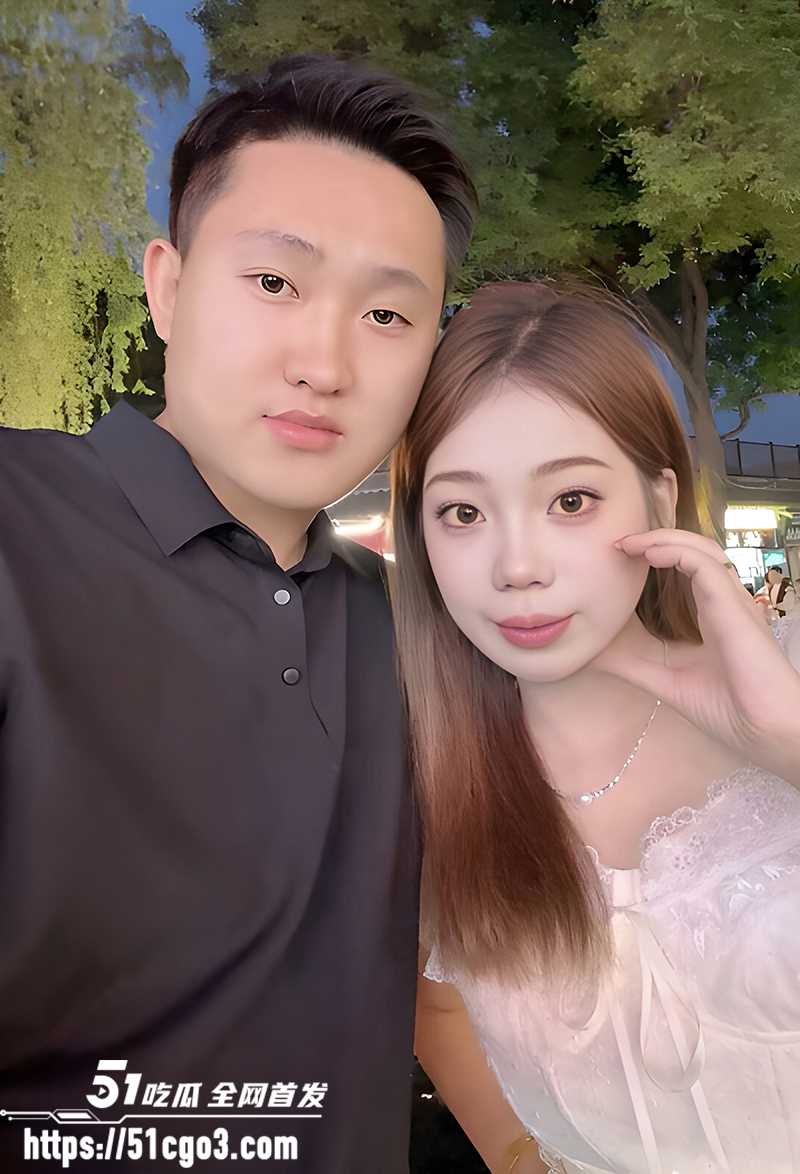 苏州南湖逸家美女业主 偷情私密相册泄露 跪舔毒龙被抓脚猛操 画面堪比日本AV
