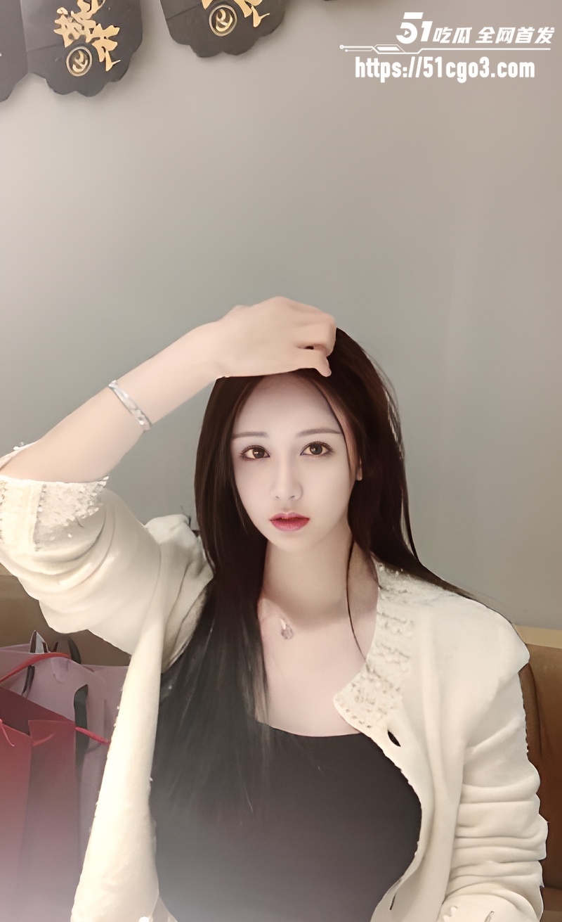 高颜值少妇 性爱合集来袭 身穿黑丝制服侍肉棒 多体位抽插反差拉满
