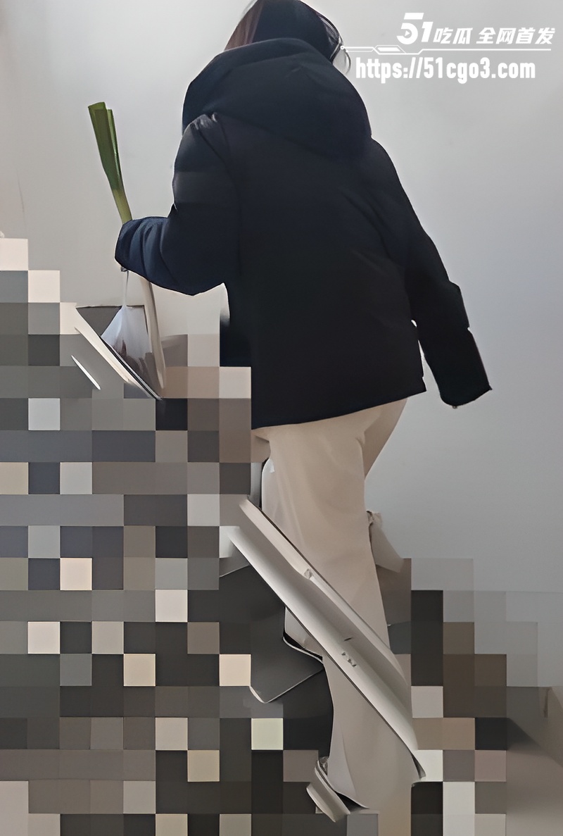 海角乱伦大神小毅和夹子妈妈 熟女出轨偷情乱伦 儿子指奸妈妈到高潮喷水！