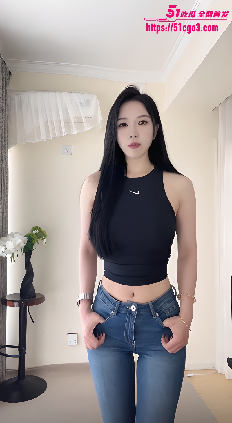 抖音网红 小姨 定制福利来袭 美臀翘起漏点诱惑 御姐私下竟是极品骚货！