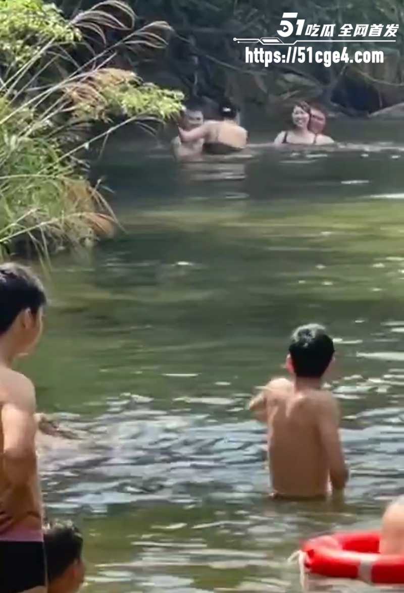 室外露出河里野战视频流出 7 拷贝