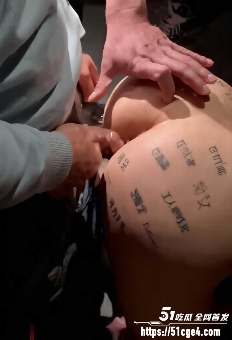淫贱眼镜母狗户外调教私拍 5 拷贝