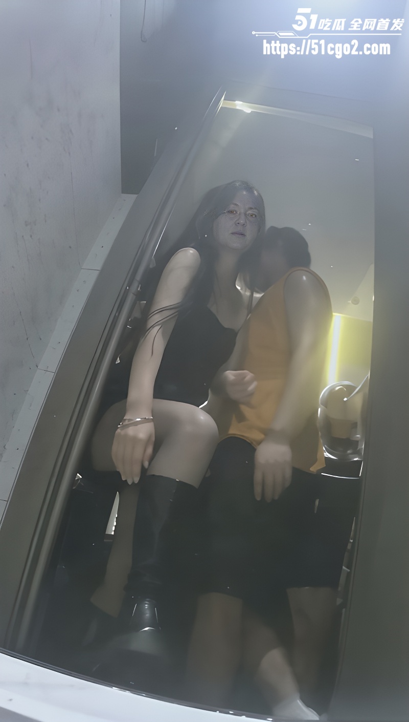 酒吧女厕所偷拍 1