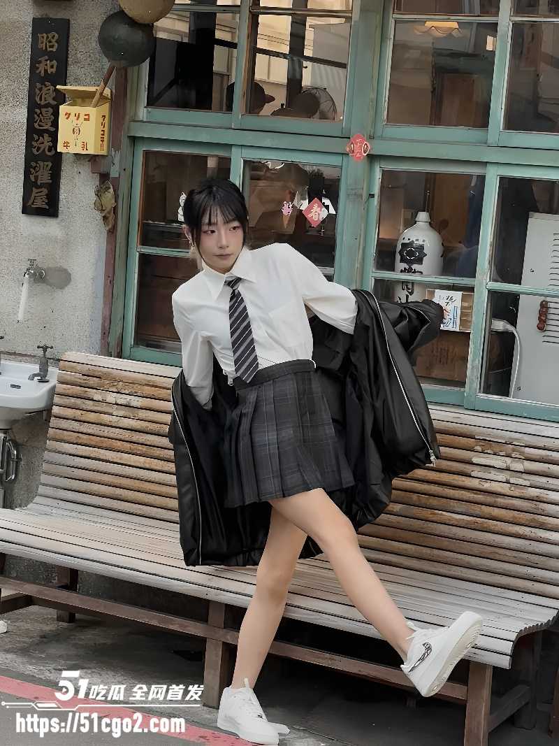 网红模特 依依 为2万块下海 拍摄裸舞和洗澡视频 6