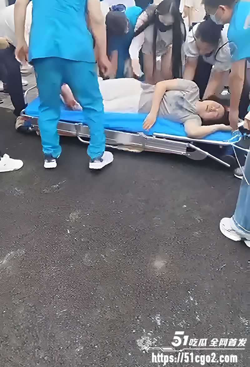 平乡金天凤凰城保安打业主视频曝光 7 拷贝