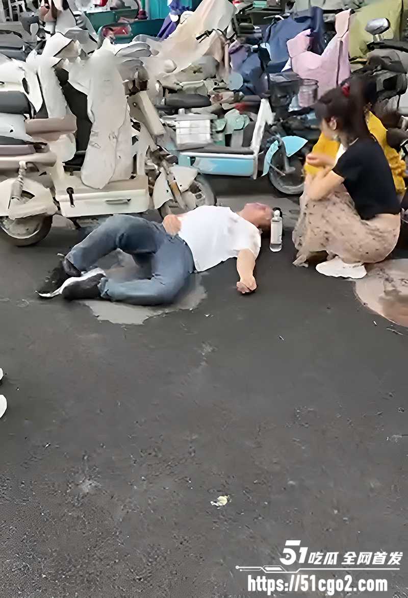 平乡金天凤凰城保安打业主视频曝光 6 拷贝