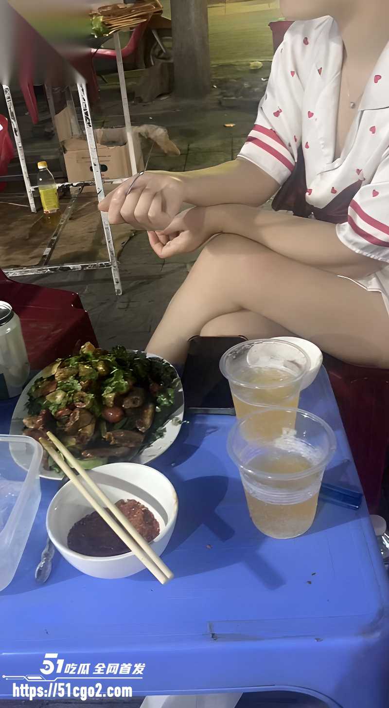 乱伦大神 烟色晚空 原创新作 再战睡衣战袍的嫂子 内射骚穴一滴都没流出来