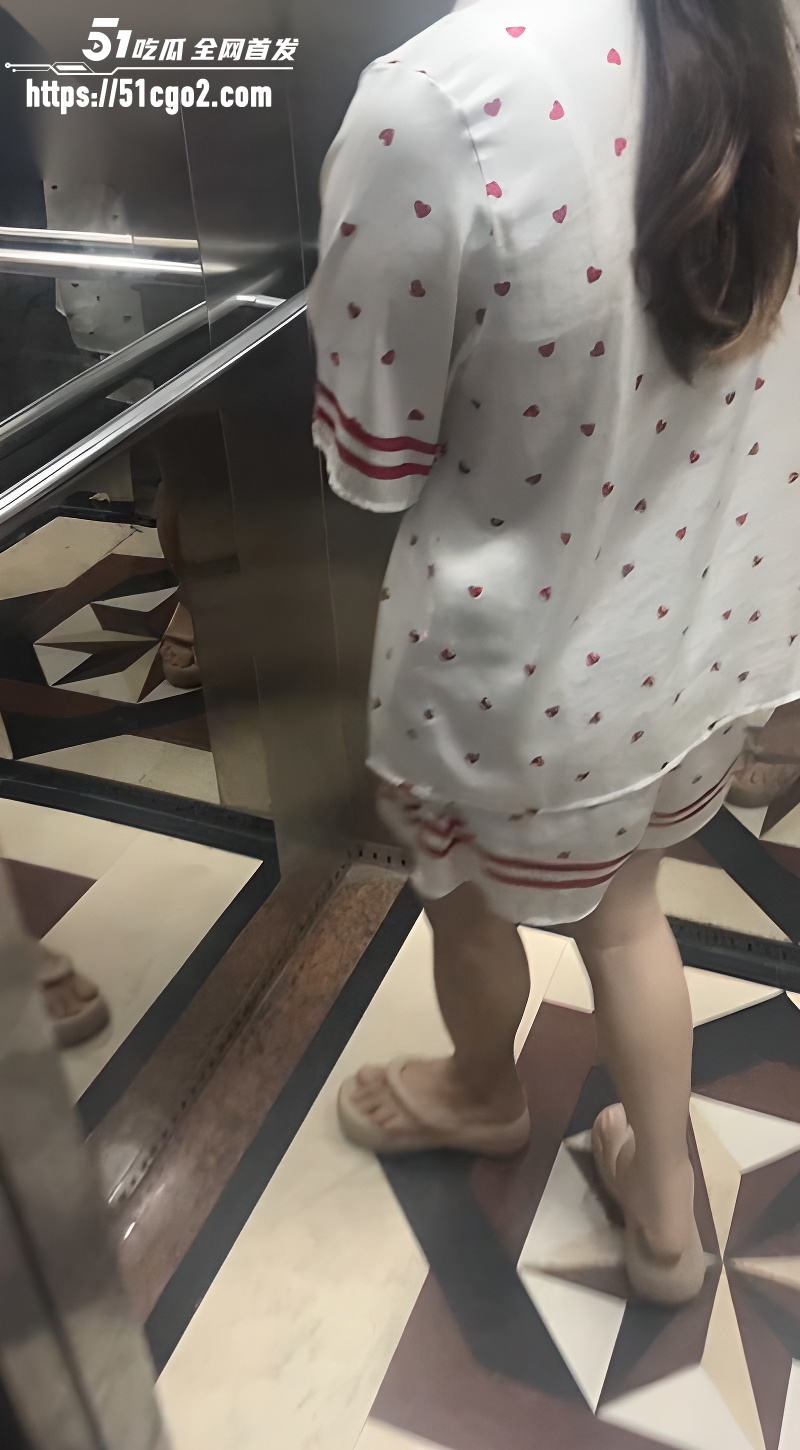 烟色晚空内射嫂子骚穴02