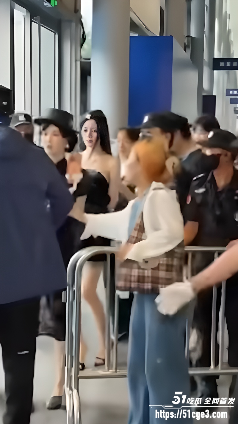 抖音网红车模 程儿 无锡车展现场遇刀袭 5